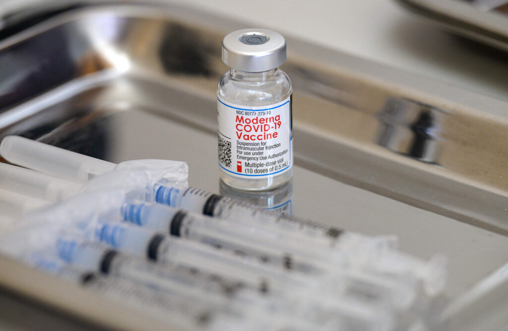 WHO Lists Moderna Covid 19 Vaccine For Emergency Use - Moderna Vaccine Schedule For Under 5